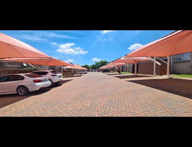 3 BEDROOM TOWNHOUSE FOR SALE IN HALFWAY GARDENS